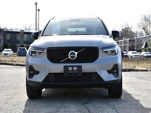 2025 Volvo XC40 Plus