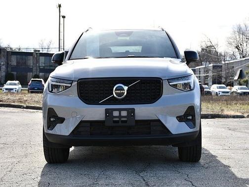 2025 Volvo XC40 Plus
