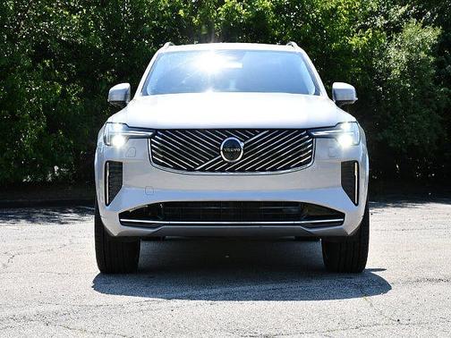 Silver Dawn 2025 Volvo XC90 Plus