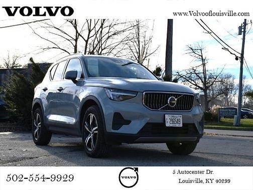 2025 Volvo XC40 Core