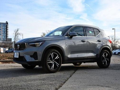 2025 Volvo XC40 Core