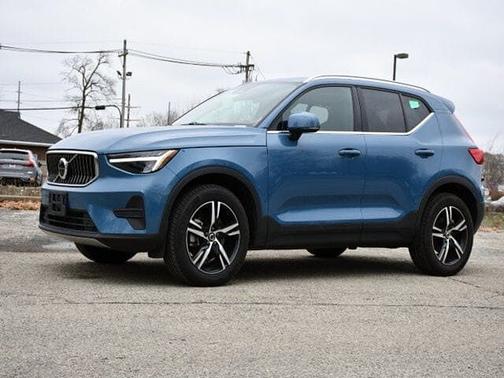 Fjord Blue 2025 Volvo XC40 Core