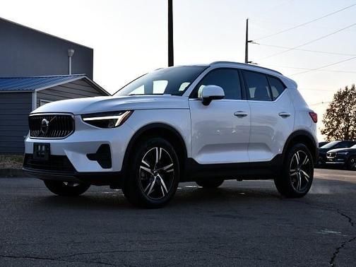 2025 Volvo XC40 Core