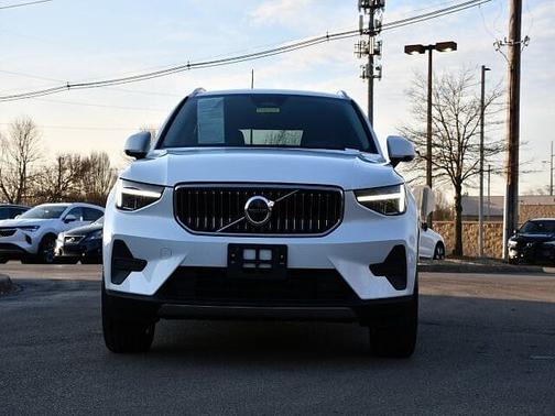 2025 Volvo XC40 Core