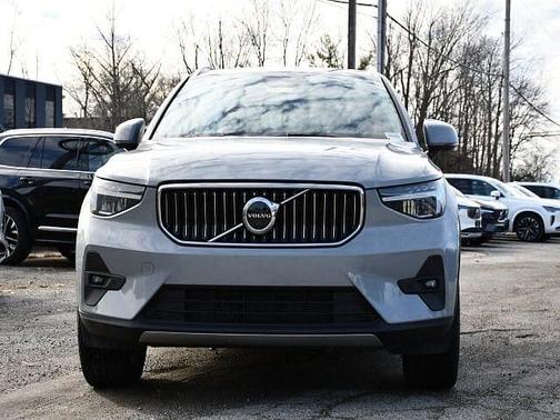 2025 Volvo XC40 Plus