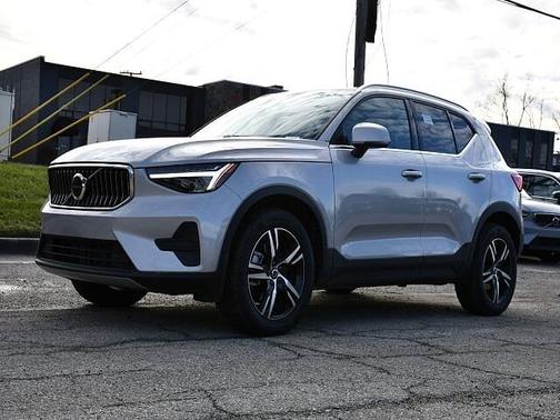 2025 Volvo XC40 Core
