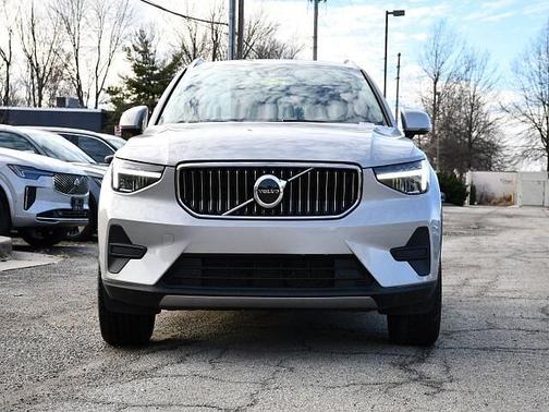 2025 Volvo XC40 Core