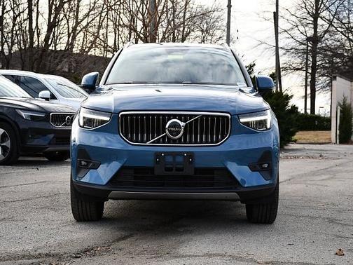 2025 Volvo XC40 Plus