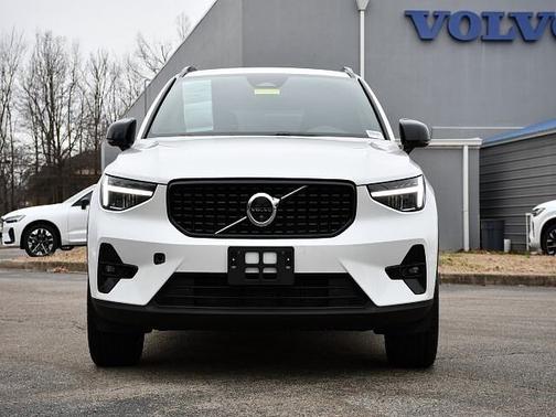 2025 Volvo XC40 Plus