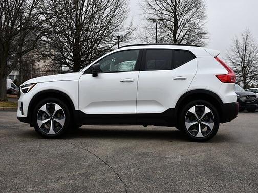 2025 Volvo XC40 Plus