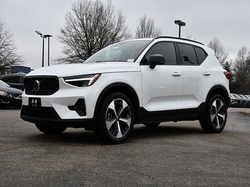 2025 Volvo XC40 Plus