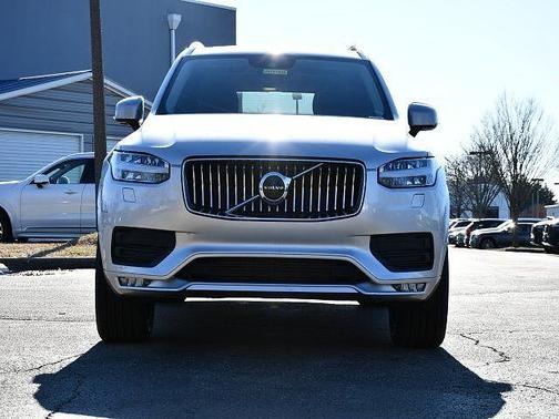 2022 Volvo XC90 T6 AWD Momentum 7 Seater