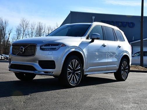 2022 Volvo XC90 T6 AWD Momentum 7 Seater