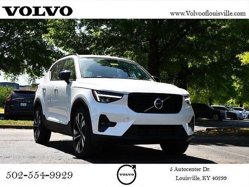 Crystal White 2023 Volvo XC40 Plus