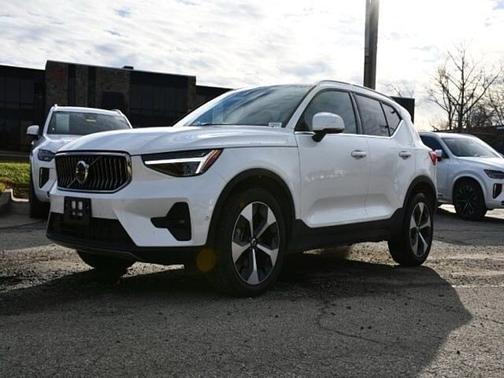 2025 Volvo XC40 Plus
