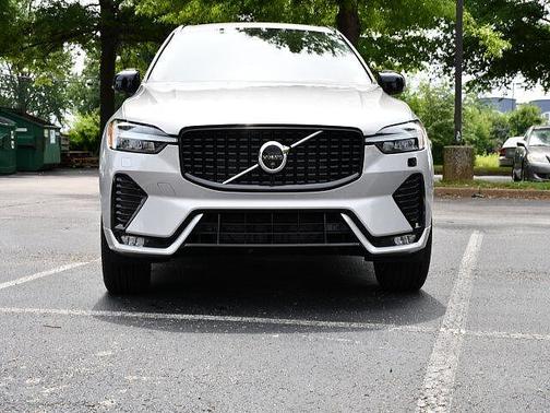 Silver Dawn 2025 Volvo XC60 Plus