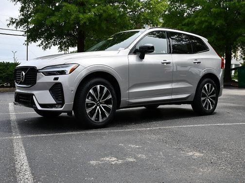 Silver Dawn 2025 Volvo XC60 Plus