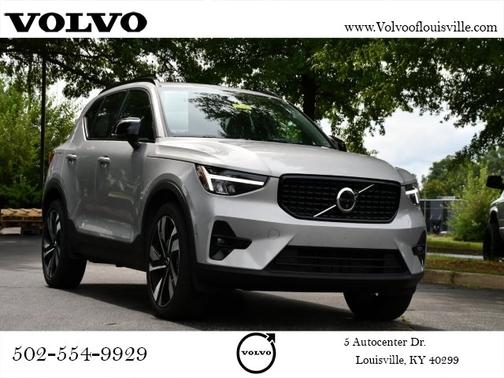 2025 Volvo XC40 B5 Plus Dark Theme