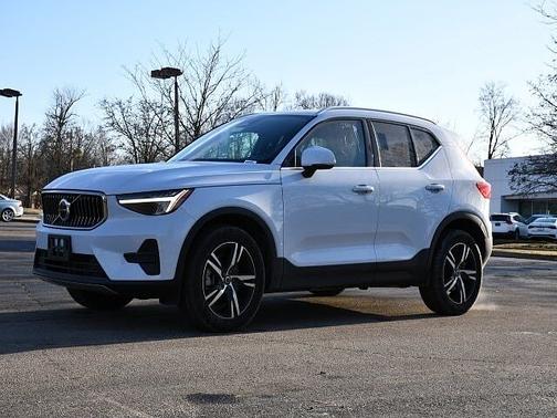 2025 Volvo XC40 Core