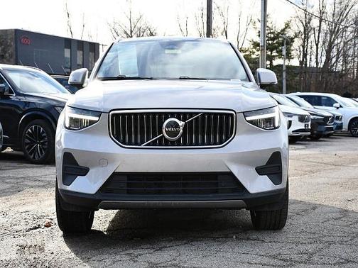 2025 Volvo XC40 Core