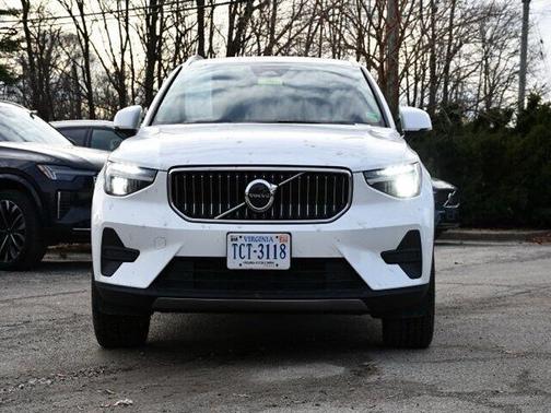 2025 Volvo XC40 Core