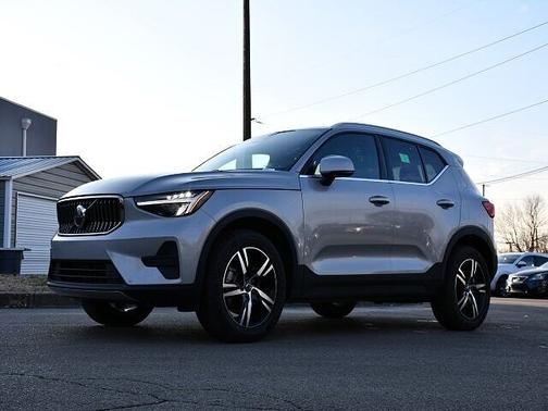 2025 Volvo XC40 Core