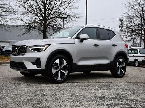 2025 Volvo XC40 Plus