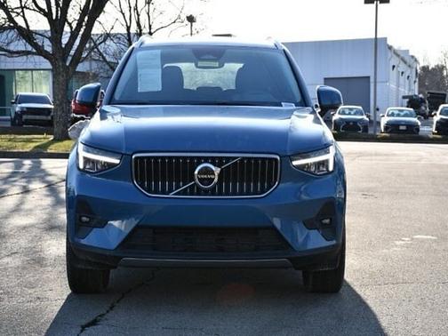 2025 Volvo XC40 Plus