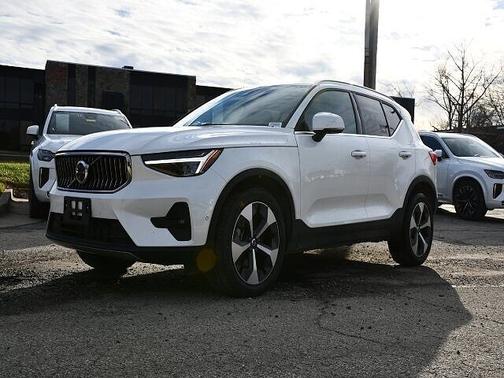 2025 Volvo XC40 Plus