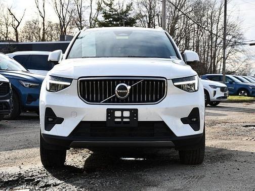 2025 Volvo XC40 Plus