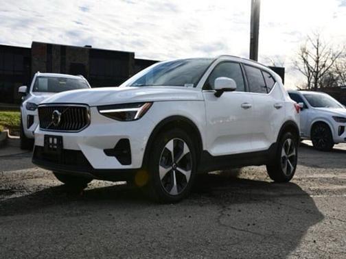 2025 Volvo XC40 Plus