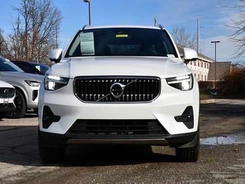 2025 Volvo XC40 Plus