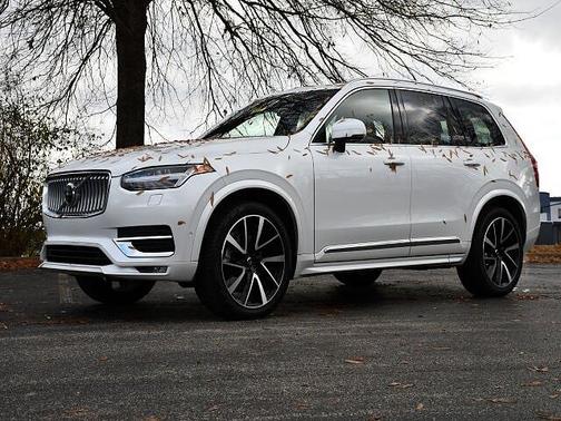 2023 Volvo XC90 Plus