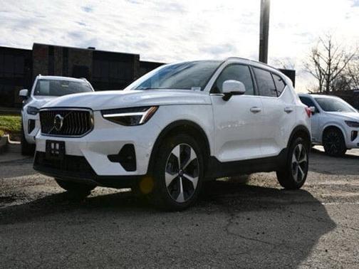 2025 Volvo XC40 Plus