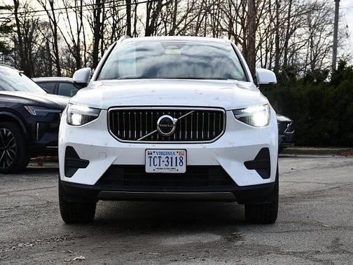 2025 Volvo XC40 Core