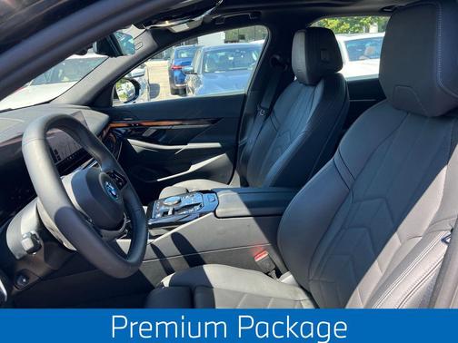 Black Sapphire Metallic 2026 BMW i5 xDrive40