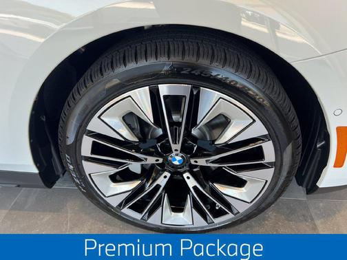 Alpine White 2027 BMW 530 xDrive