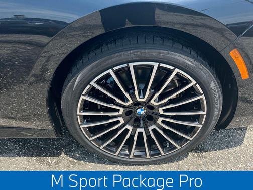 Black Sapphire Metallic 2026 BMW 740 740i
