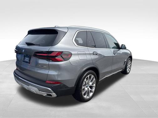 Skyscraper Grey Metallic 2024 BMW X5 xDrive40i