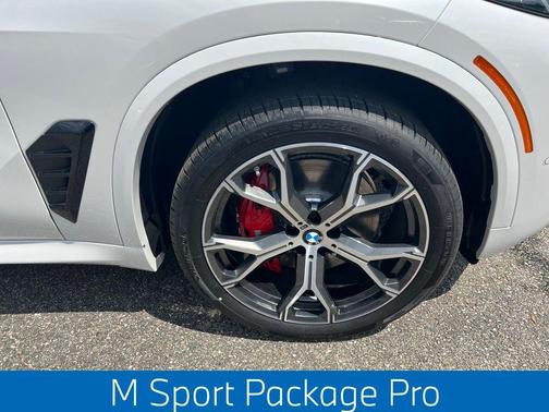 Mineral White Metallic 2026 BMW X5 xDrive40i