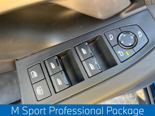 Carbon Black Metallic 2025 BMW i5 xDrive40