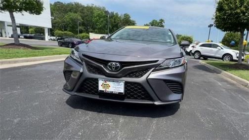 Photo 4 of 35 of 2019 Toyota Camry SE