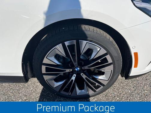 Alpine White 2026 BMW 530 xDrive