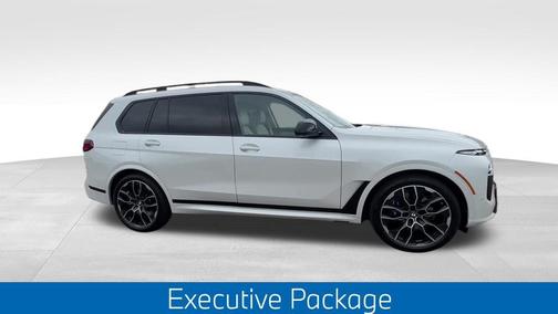 Mineral White Metallic 2025 BMW X7 M60i