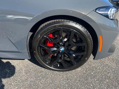 2026 BMW 330 i xDrive