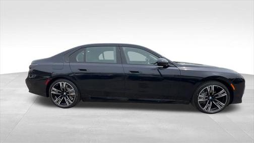 2025 BMW 750e i xDrive