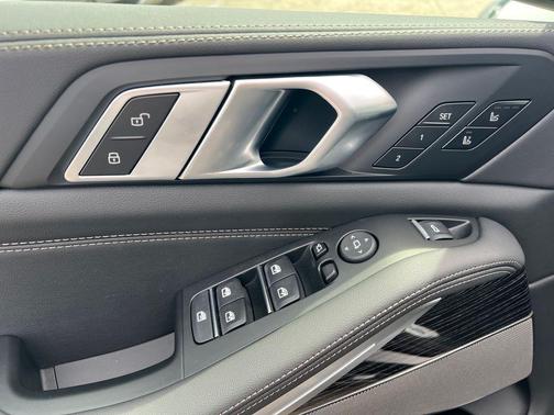 Black Sapphire Metallic 2026 BMW X5 M60i