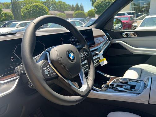 Black Sapphire Metallic 2026 BMW X5 sDrive40i
