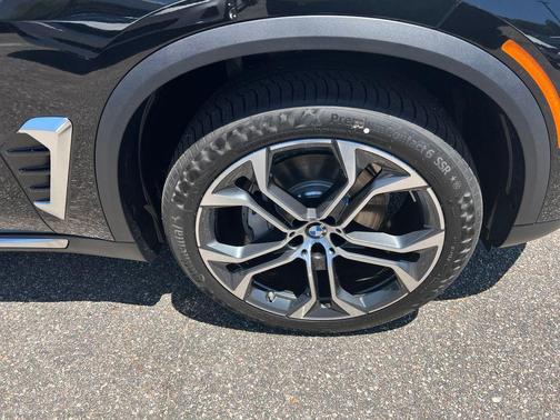 Black Sapphire Metallic 2026 BMW X5 sDrive40i