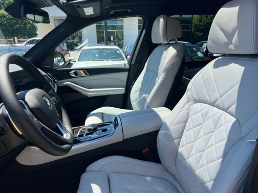 Black Sapphire Metallic 2026 BMW X5 sDrive40i
